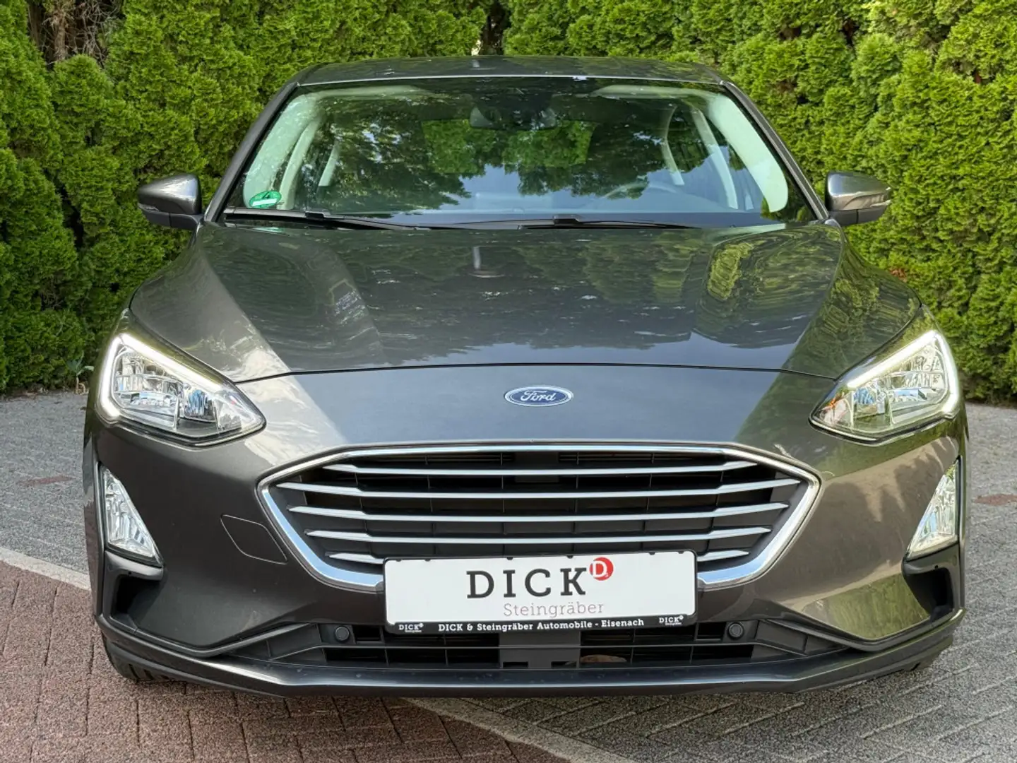 Ford Focus Lim. 1.5 TDCi Cool&Connect NAV+KAM+SHZ+DAB Grau - 2
