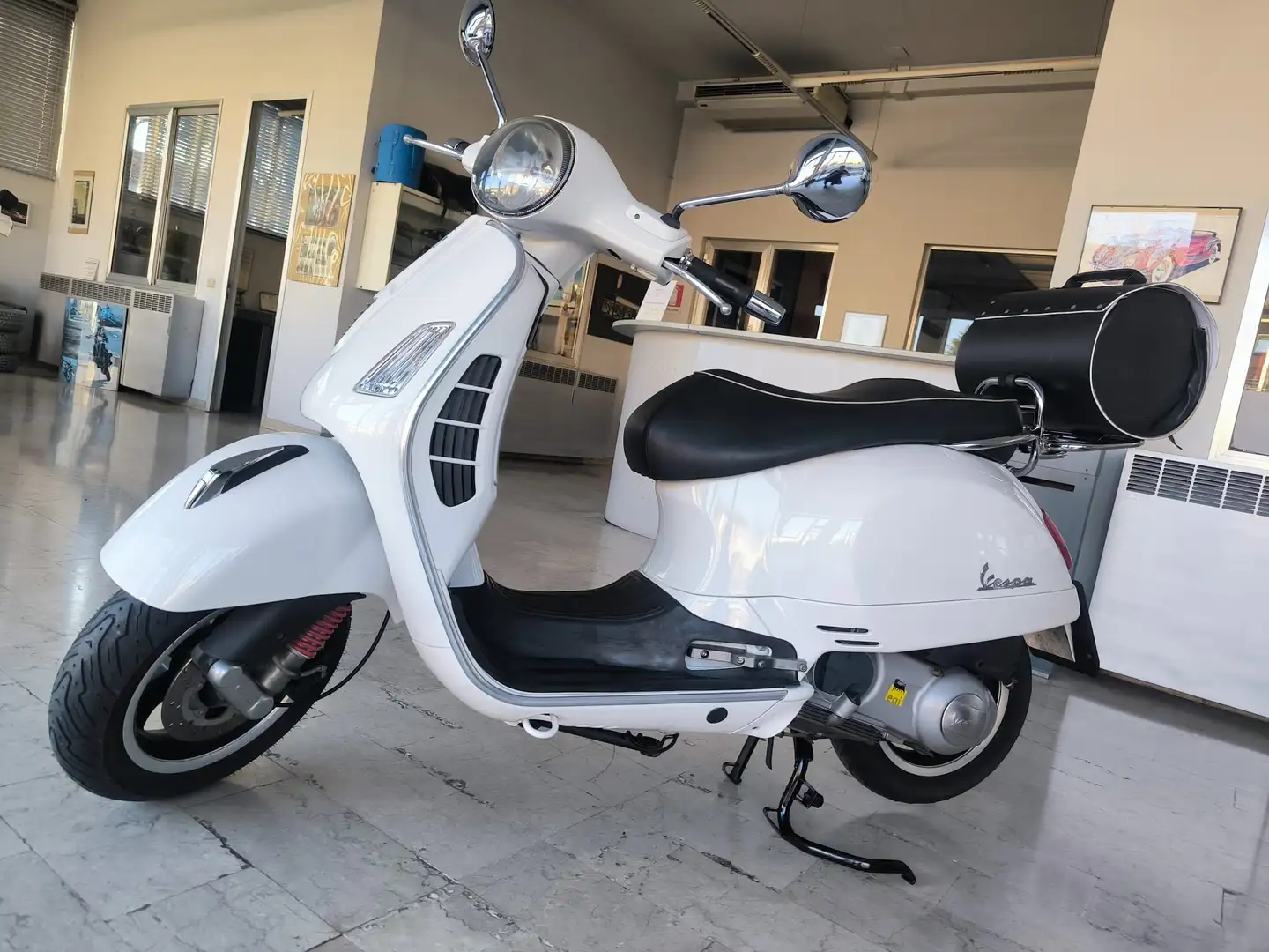 Vespa GTS 300 i.e. *APPENA TAGLIANDATA* Blanco - 1