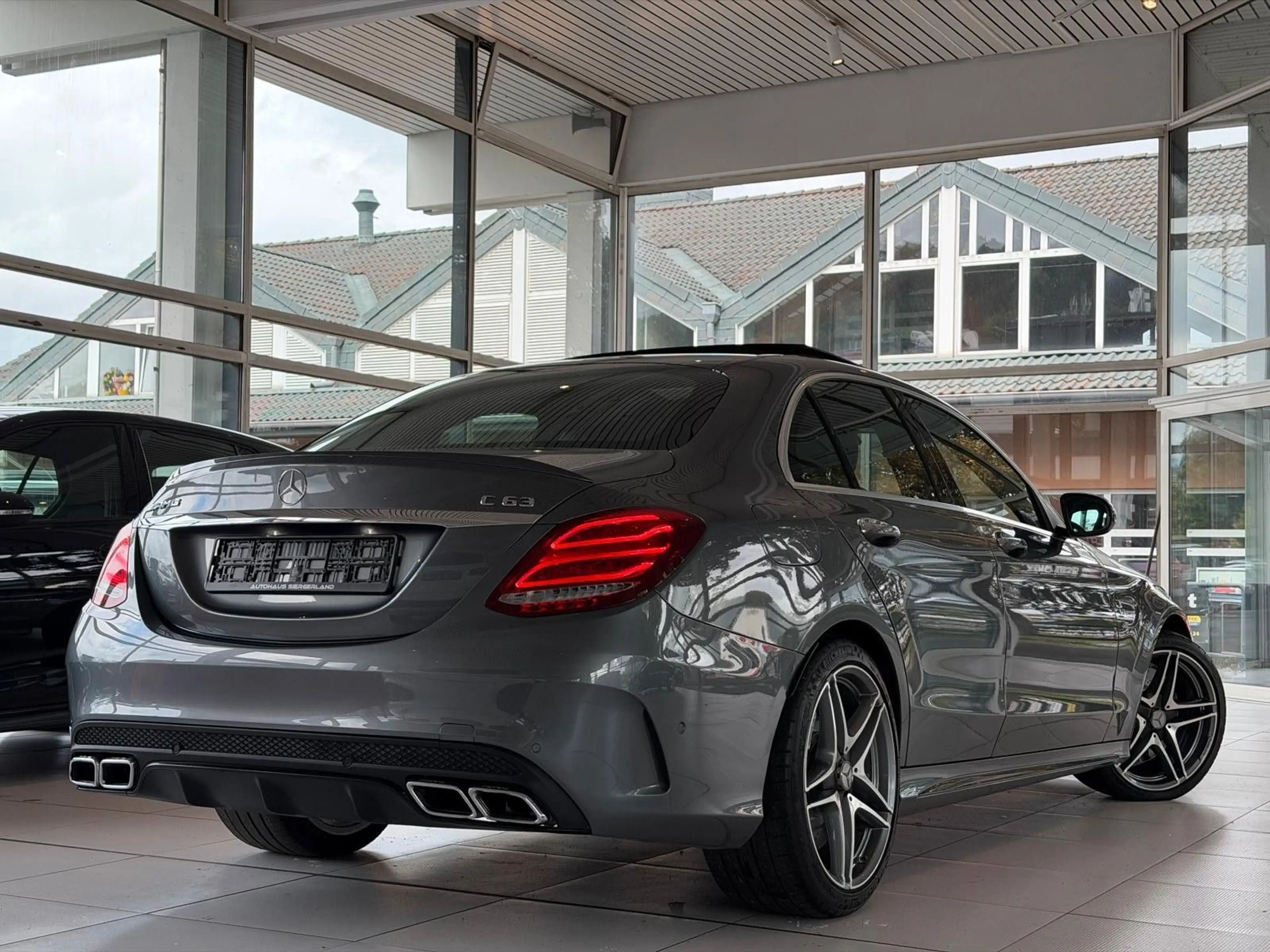 Mercedes-Benz C 63 AMG /Burmester/Pano/SportAbgas/Scheckheft/ — photo 5