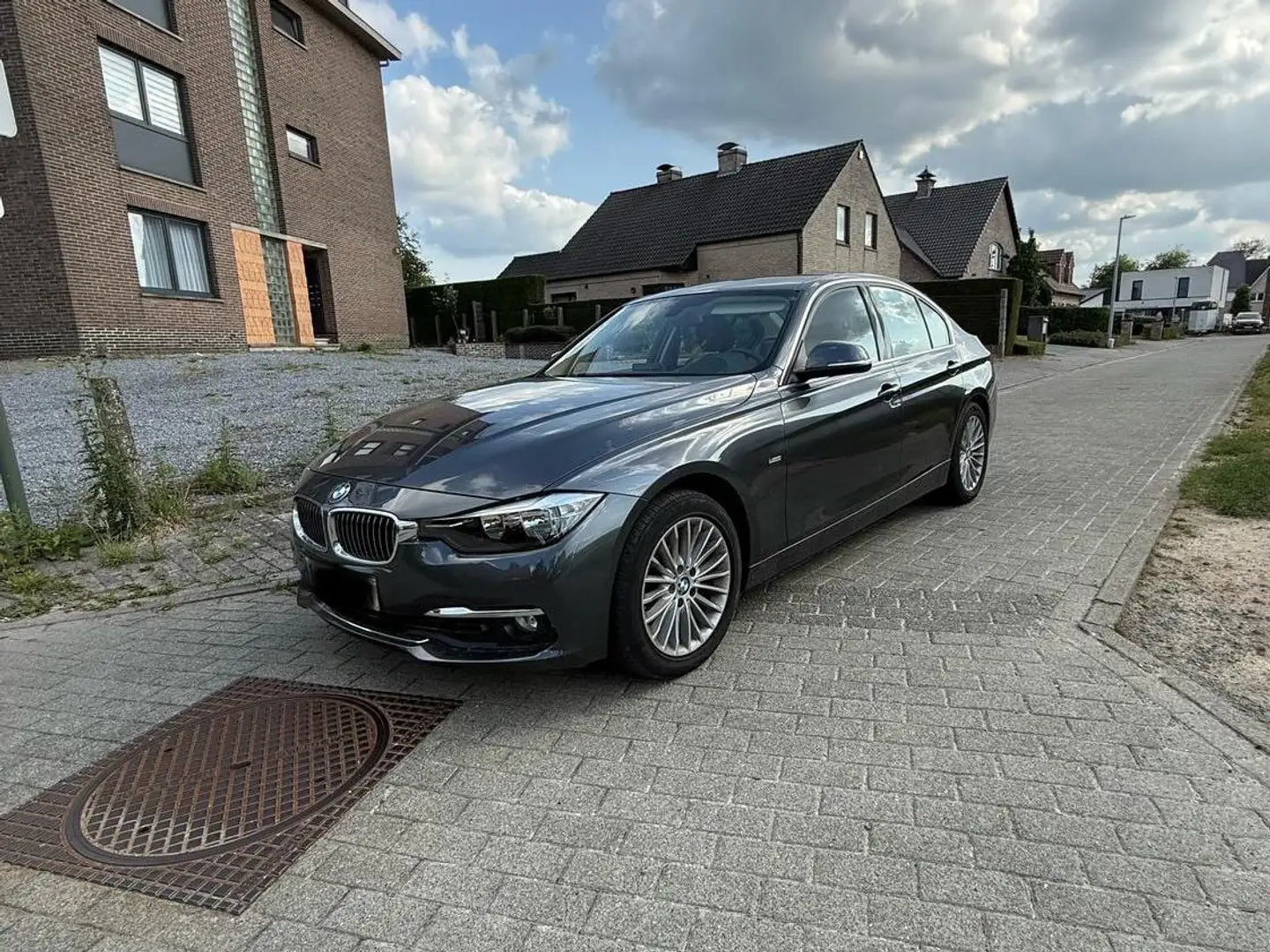 BMW 318 318d GT Luxury Line Gris - 2