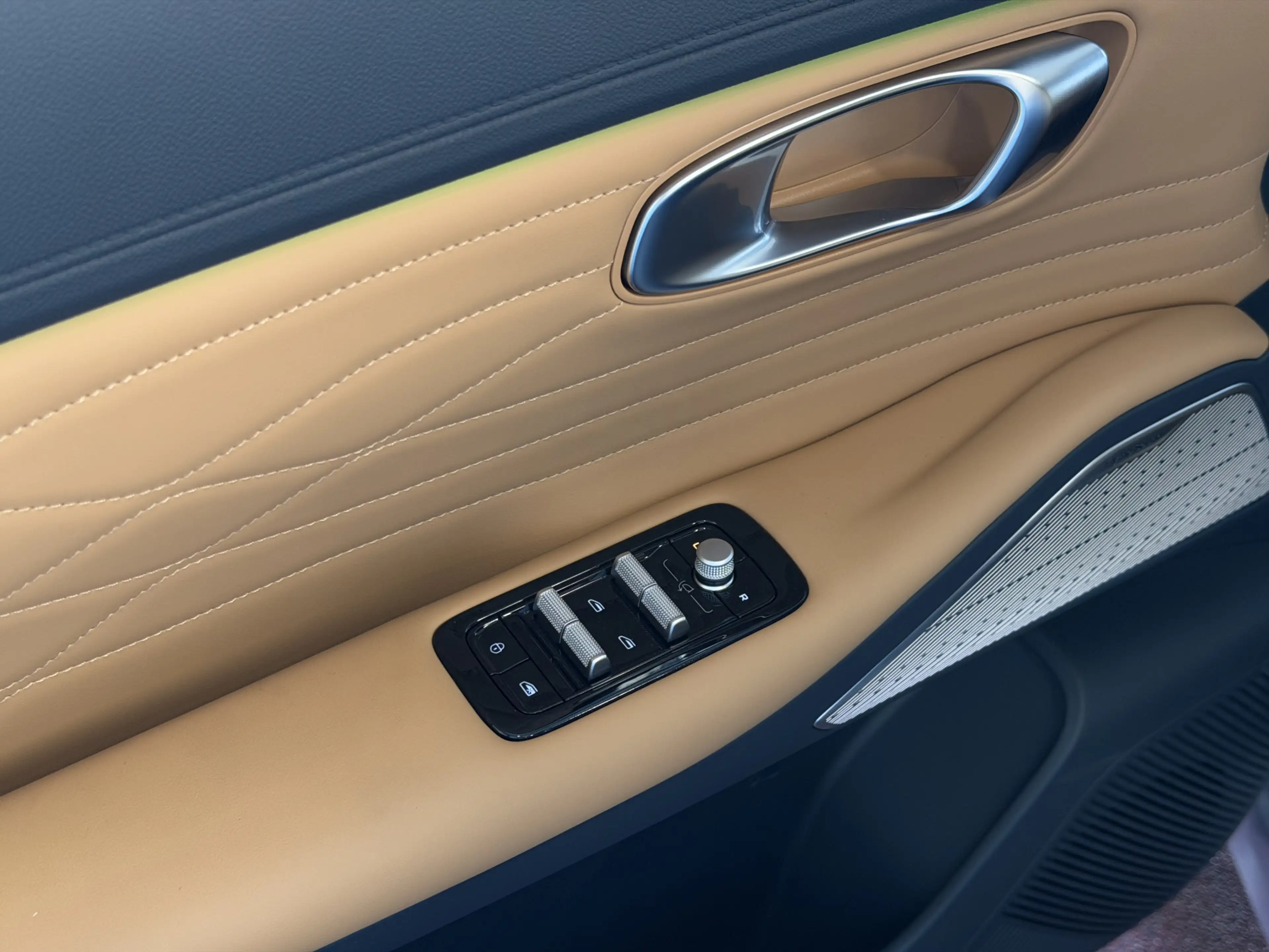 Geely Starray EM-i MAX+ PHEV LONG RANGE BRUIN LEER NIEUWE AUTO 09/202 — photo 21