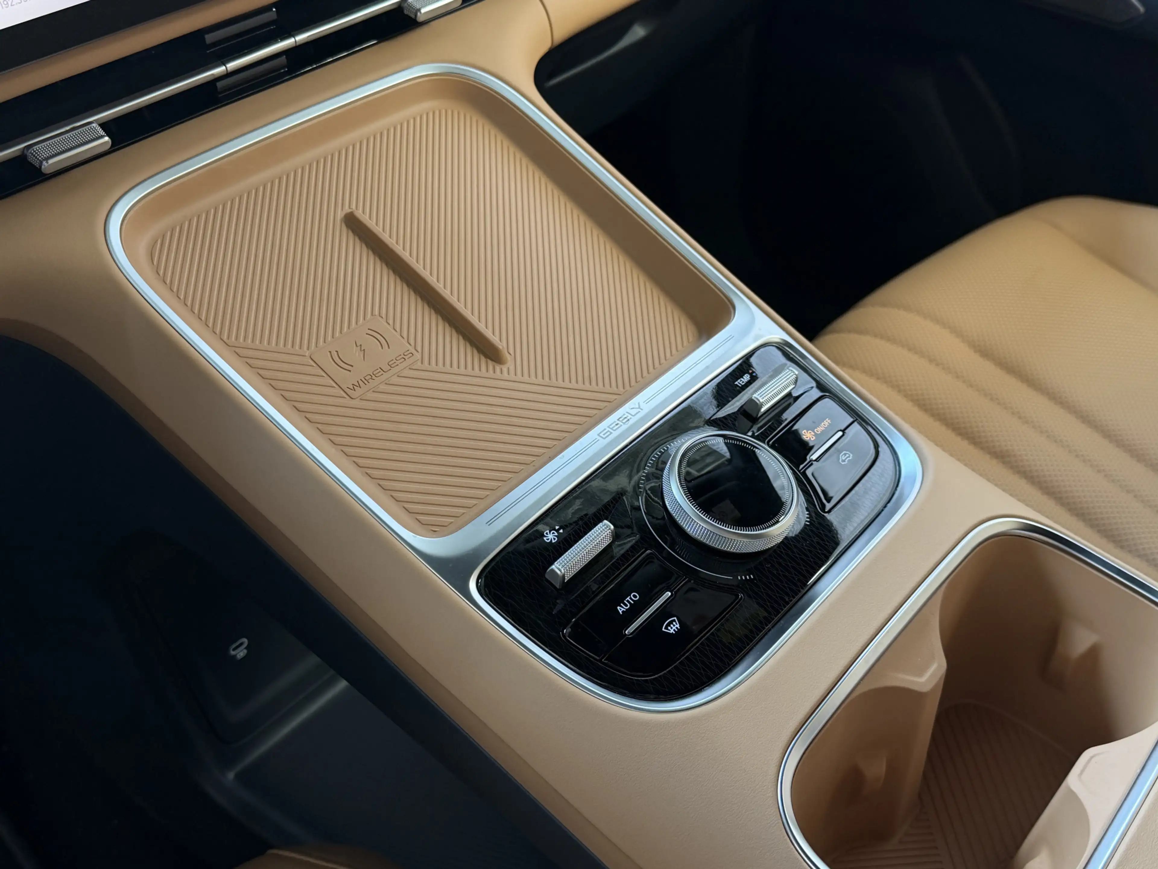 Geely Starray EM-i MAX+ PHEV LONG RANGE BRUIN LEER NIEUWE AUTO 09/202 — photo 15