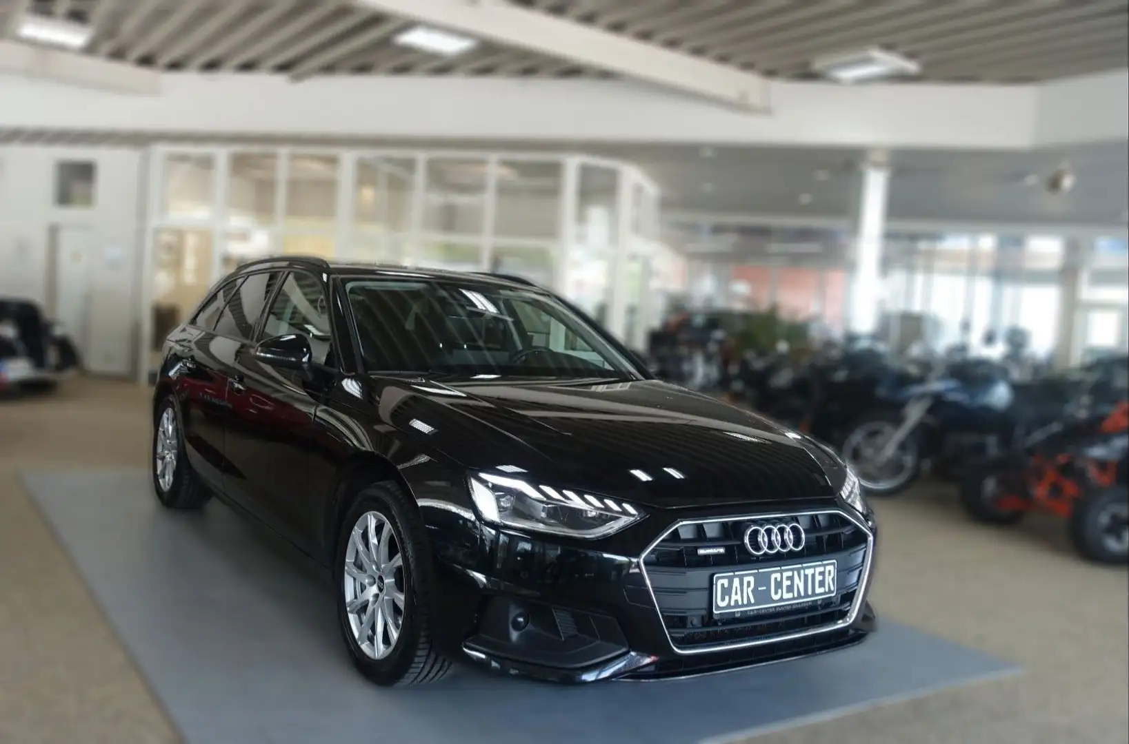 Audi A4 Avant 50 TDI qu. Business; NAV PANO KAM AHK Schwarz - 1