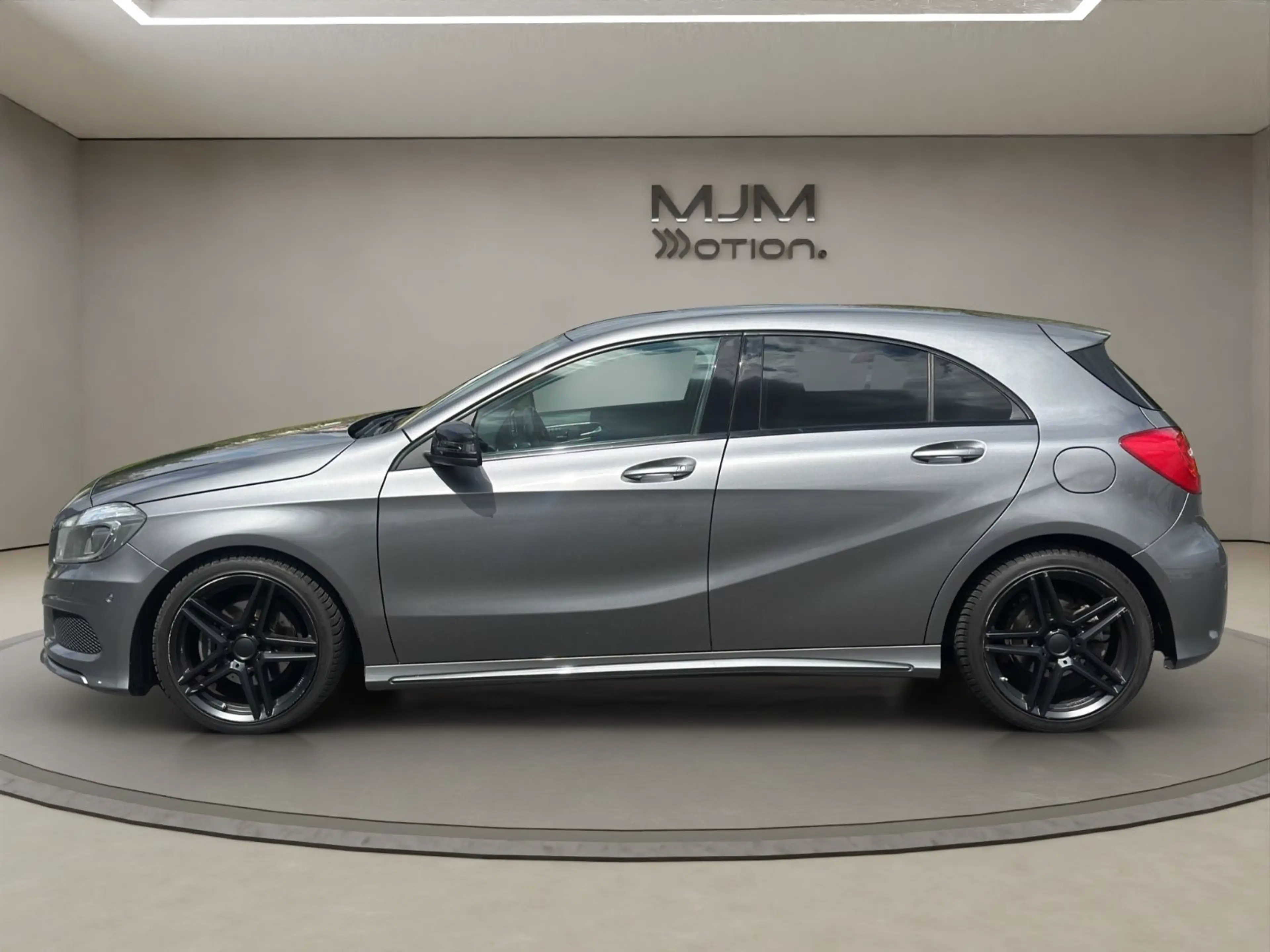 Mercedes-Benz A 200 AMG Leder Xenon Navi Garantie Scheckheft — photo 2