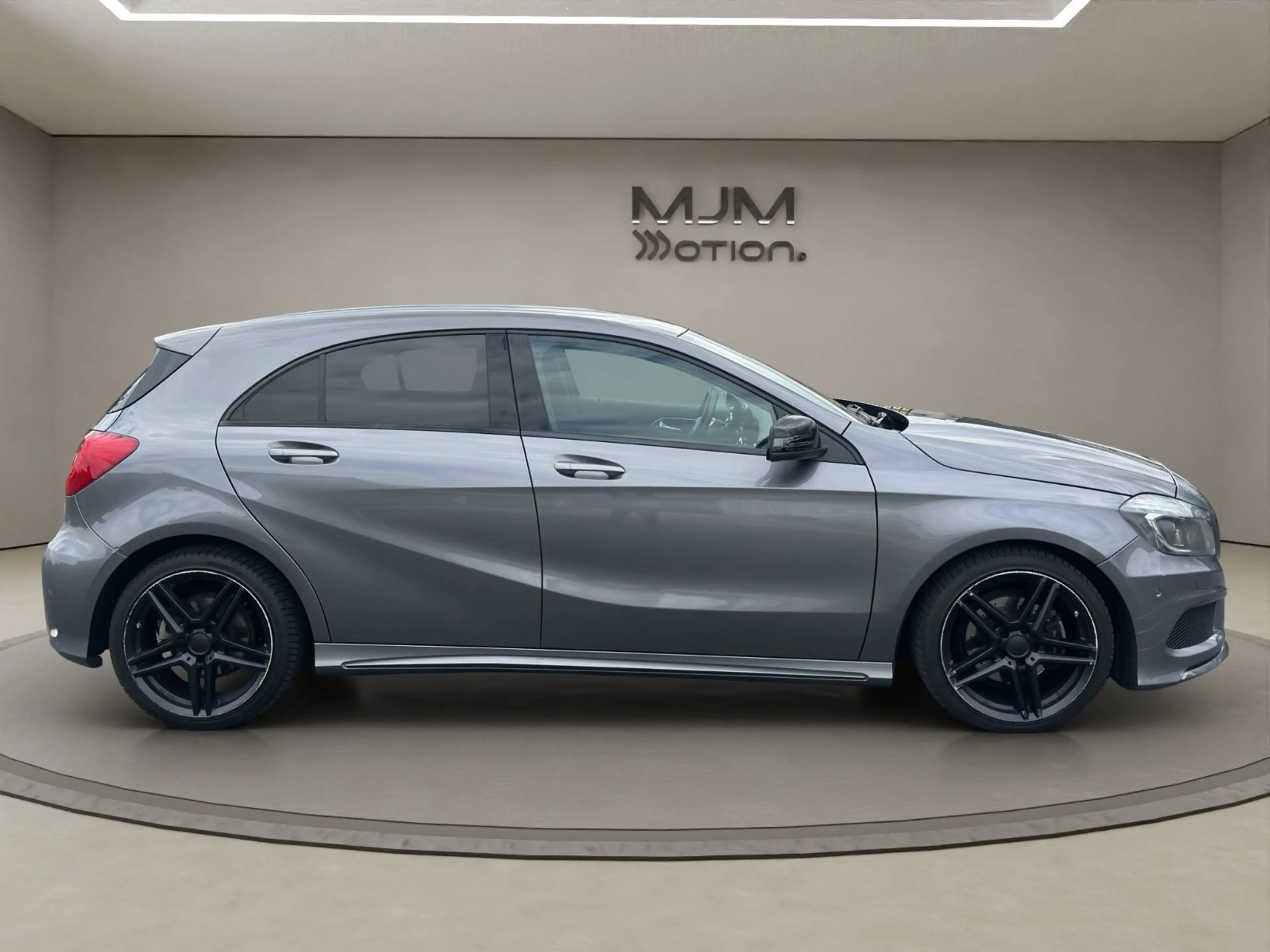 Mercedes-Benz A 200 AMG Leder Xenon Navi Garantie Scheckheft — photo 6