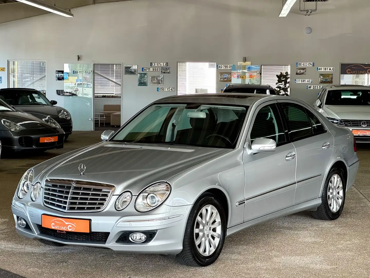 Mercedes-Benz E 220 CDI Lim. ATG *SDACH*AHK*SHZ*TEM*PDC* Argintiu - 1