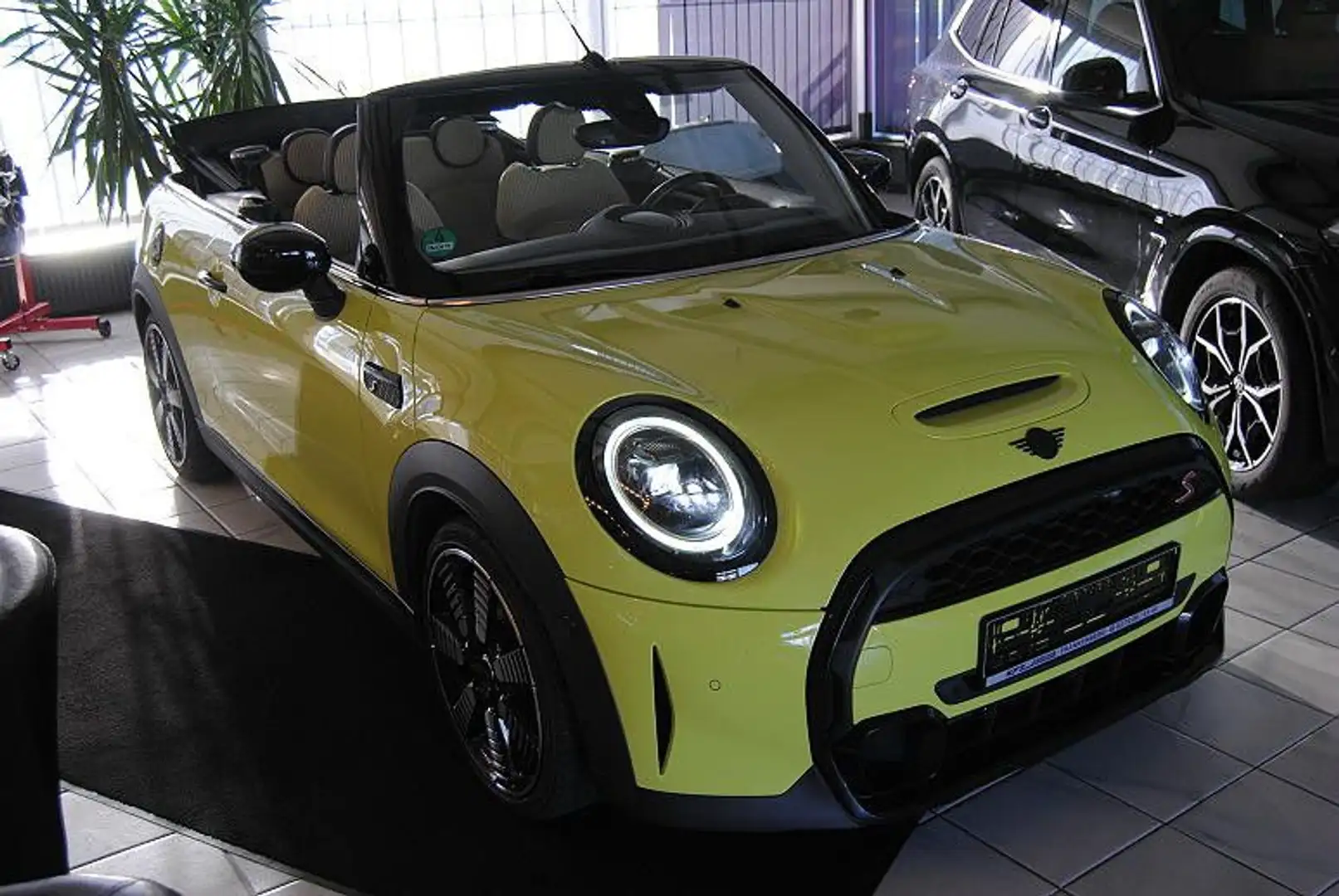 MINI Cooper S Cabrio .Autom.LCI.Kamera.Navi.App Gelb - 1