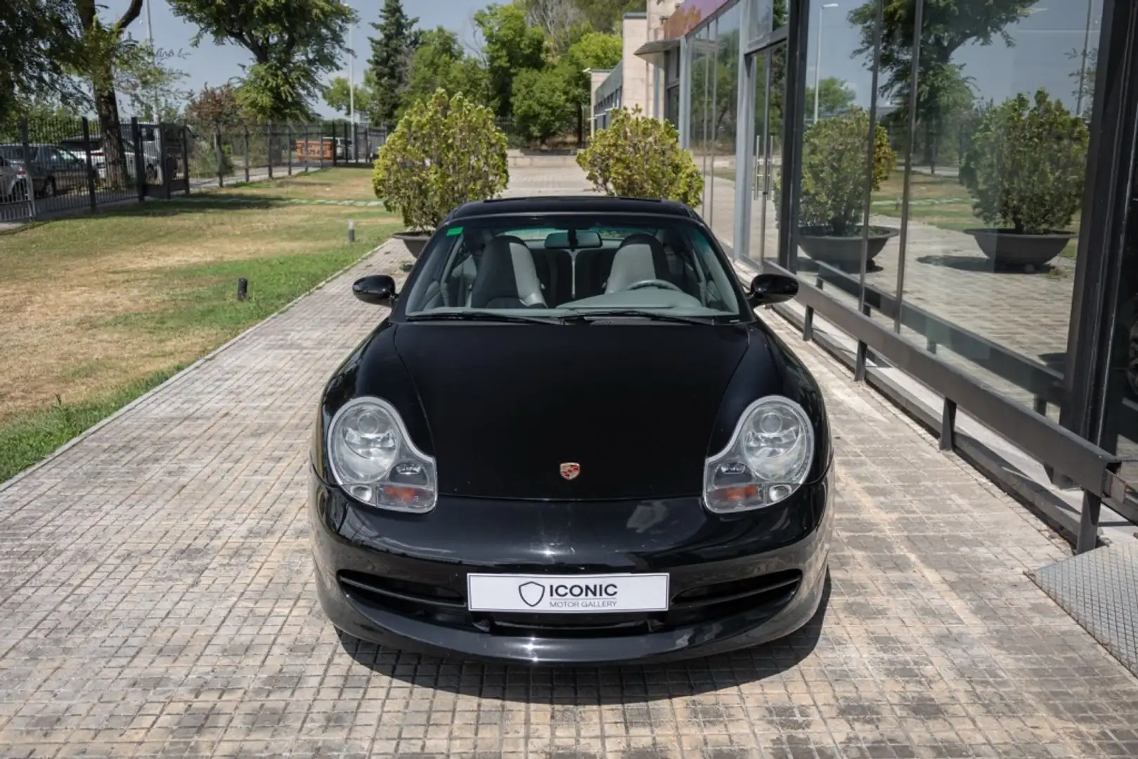 Porsche 996 Carrera Coupé Black - 2