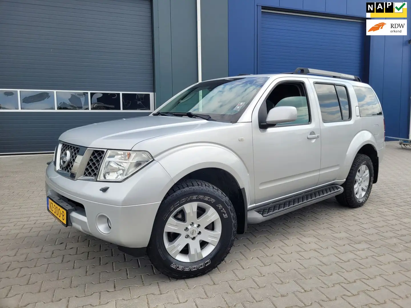 Nissan Pathfinder 2.5 SE Scuifdak Grijs Kenteken Zilver - 1