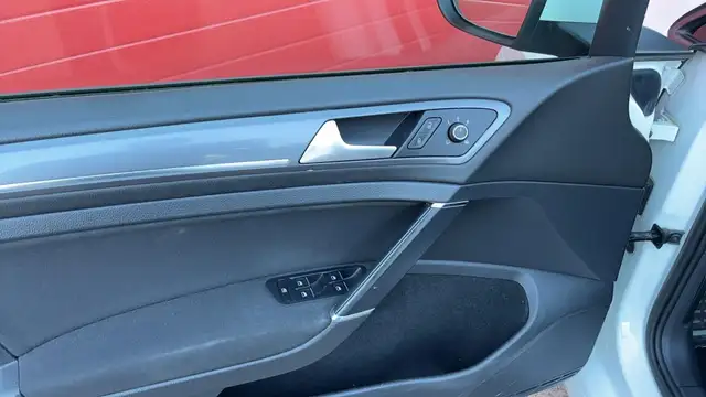 Volkswagen Golf view 8