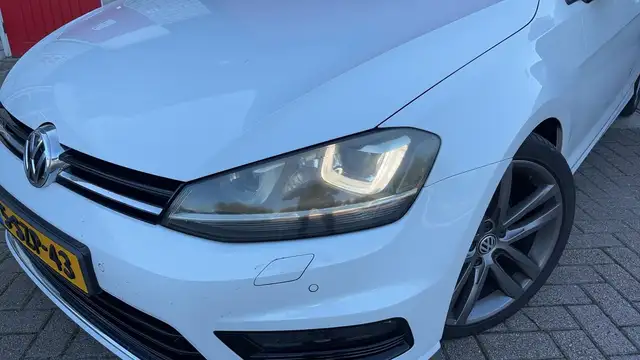 Volkswagen Golf view 3
