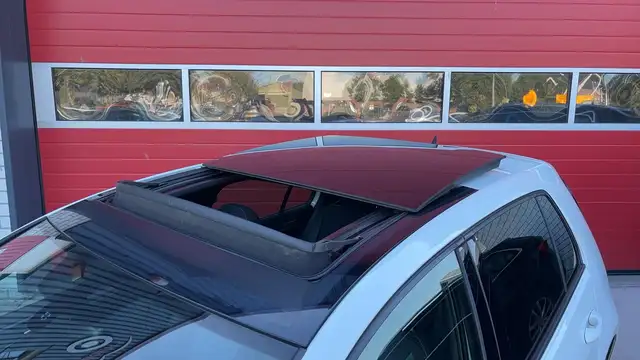 Volkswagen Golf view 4
