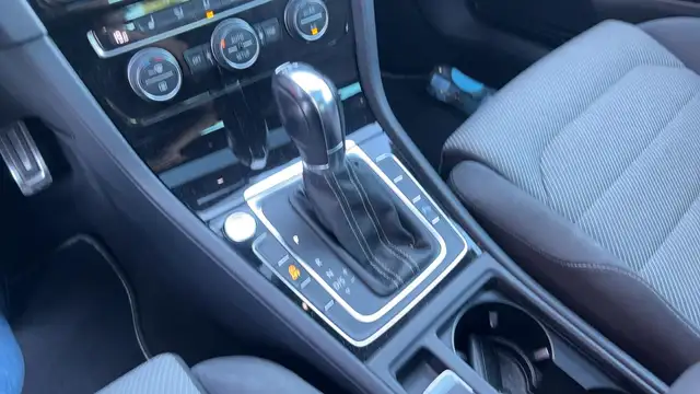 Volkswagen Golf view 17