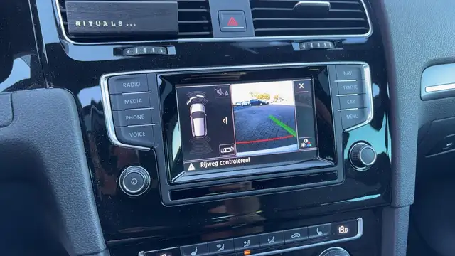 Volkswagen Golf view 13