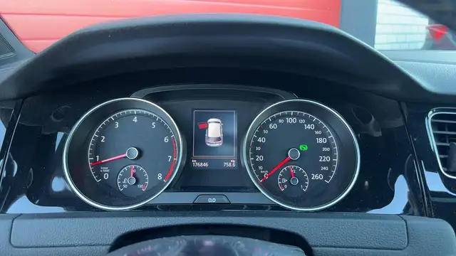 Volkswagen Golf view 10