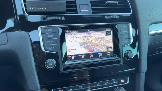 Volkswagen Golf view 12