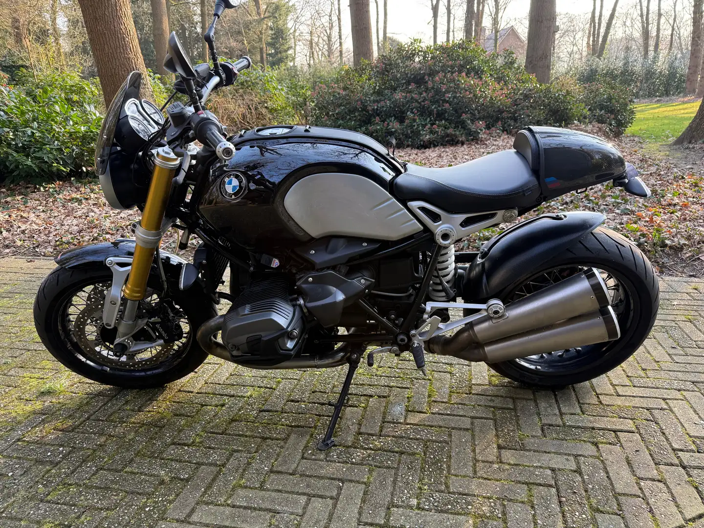 BMW R nineT crna - 1