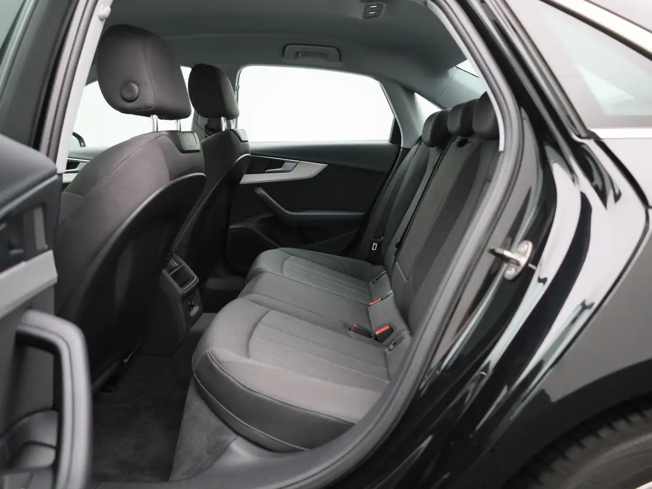 Audi A4 2.0 30 TDi 100kW S tronic Attraction B.E PDC V+A, миниатюра 14