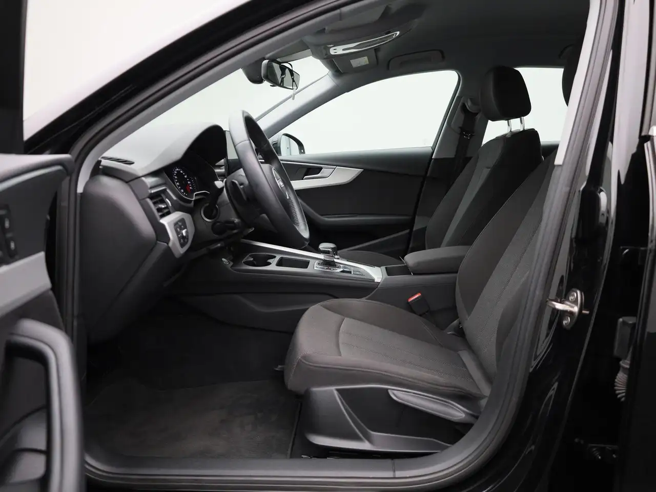 Audi A4 2.0 30 TDi 100kW S tronic Attraction B.E PDC V+A, миниатюра 13