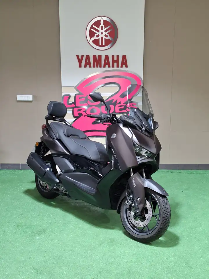 Yamaha X-Max 300
