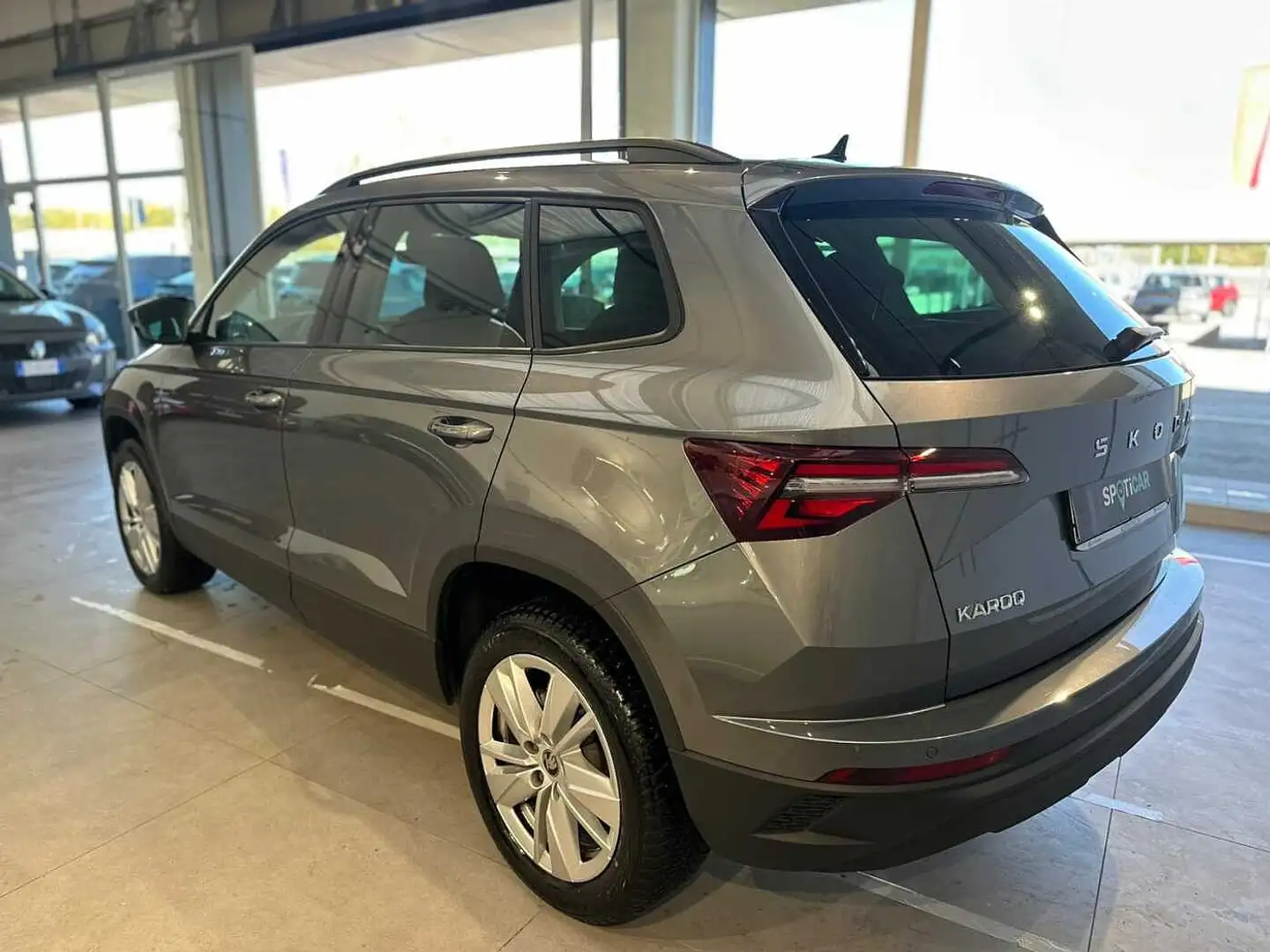 Skoda Karoq 1.0 TSI 115 CV Executive Gris - 2