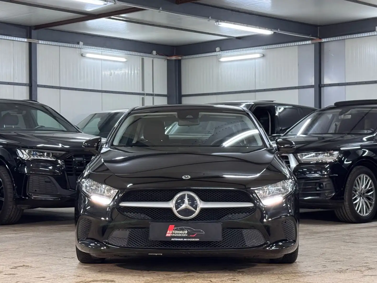 Mercedes-Benz A 180 d Lim. KAMERA*KOMFORT*MBUX*LANE*1.HAND Nero - 2