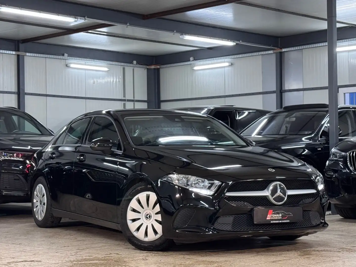 Mercedes-Benz A 180 d Lim. KAMERA*KOMFORT*MBUX*LANE*1.HAND Nero - 1