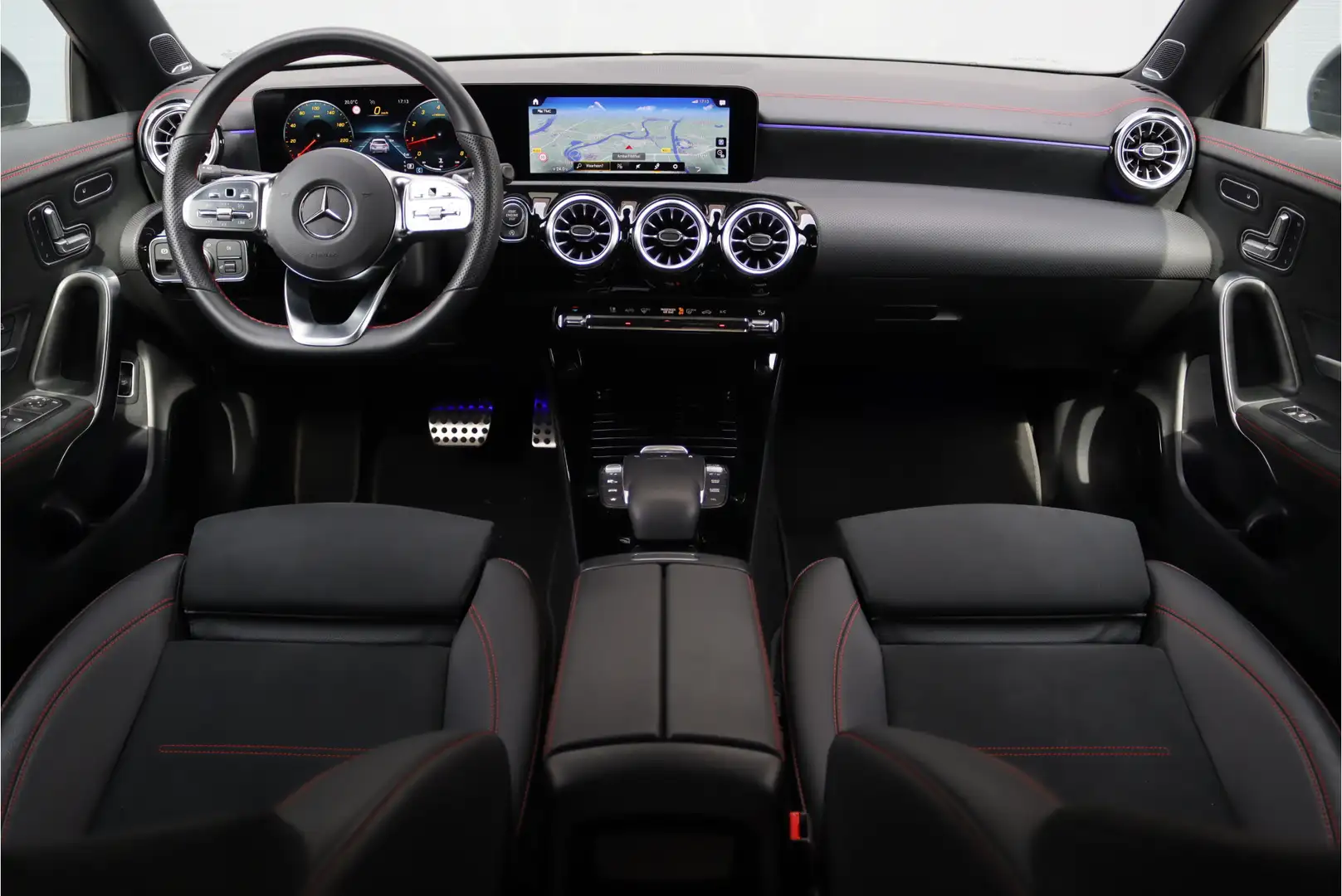 Mercedes-Benz CLA 180 AMG Line Aut7 | Memorypakket | Panoramadak | Burme Siyah - 2