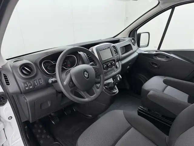 Renault Trafic view 3
