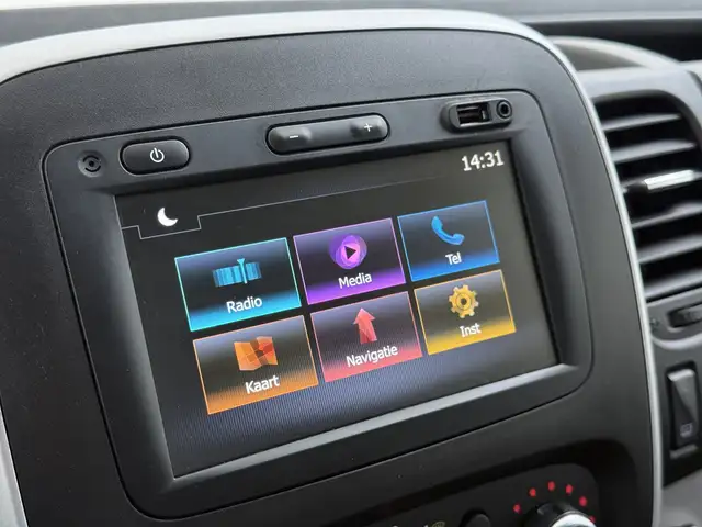 Renault Trafic view 12
