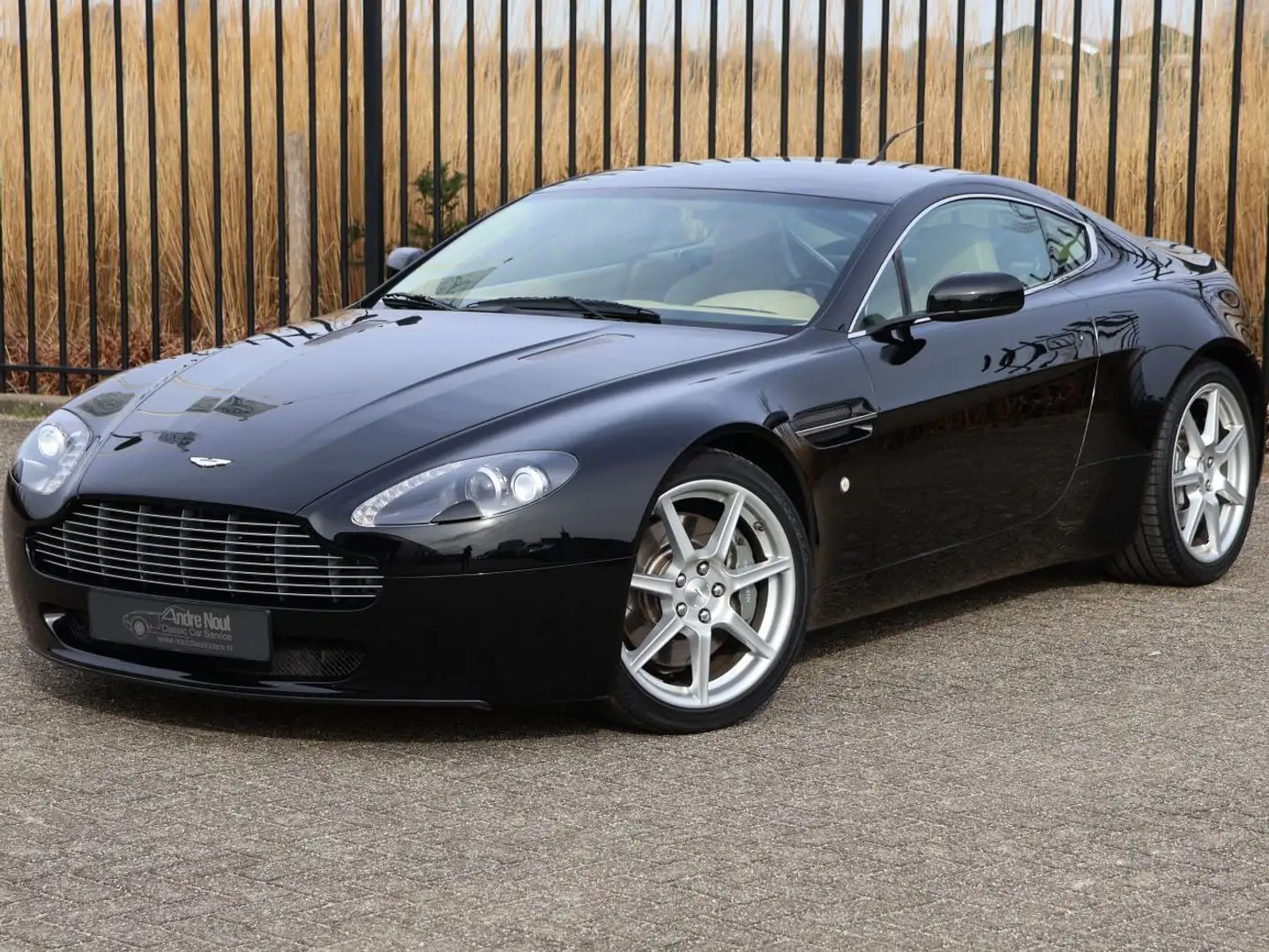 Aston Martin V8 "manual" Noir - 1