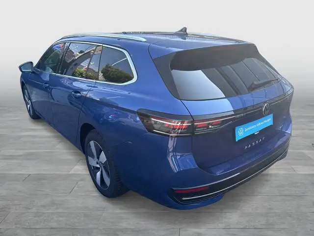Volkswagen Passat view 4