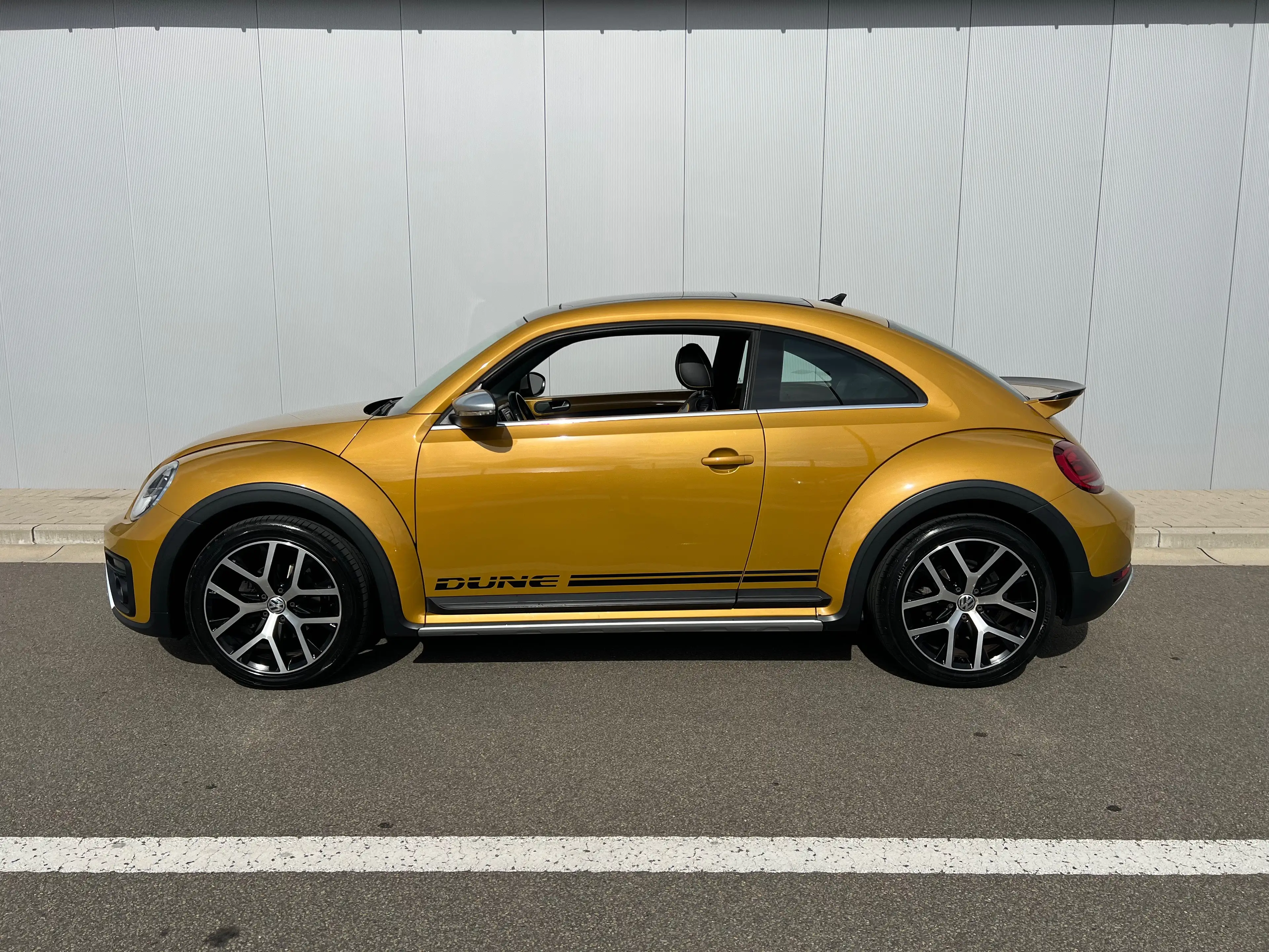 Volkswagen Beetle Beetle 2.0 CR TDi Dune - Boite Aut DSG - — photo 12