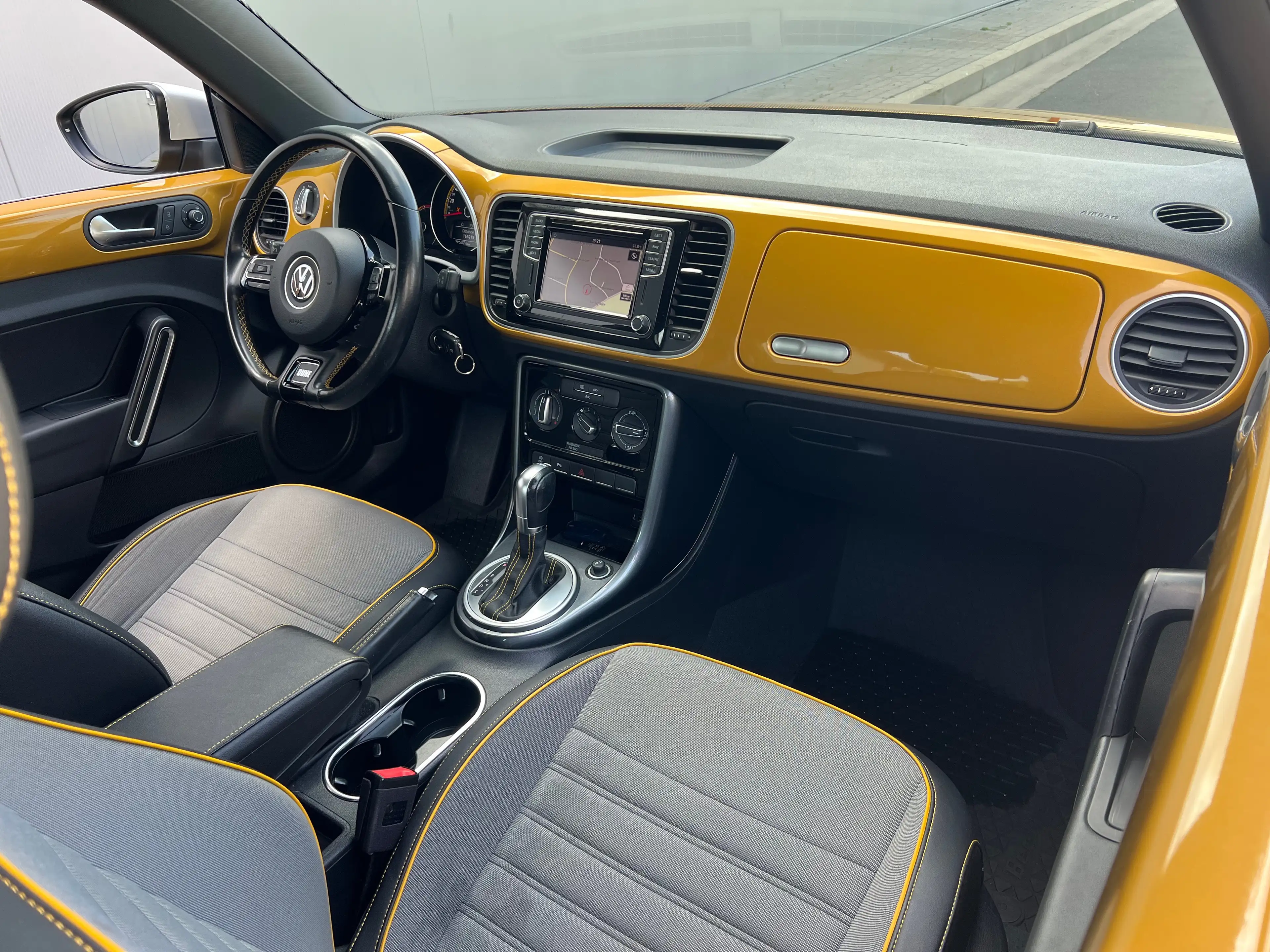 Volkswagen Beetle Beetle 2.0 CR TDi Dune - Boite Aut DSG - — photo 4