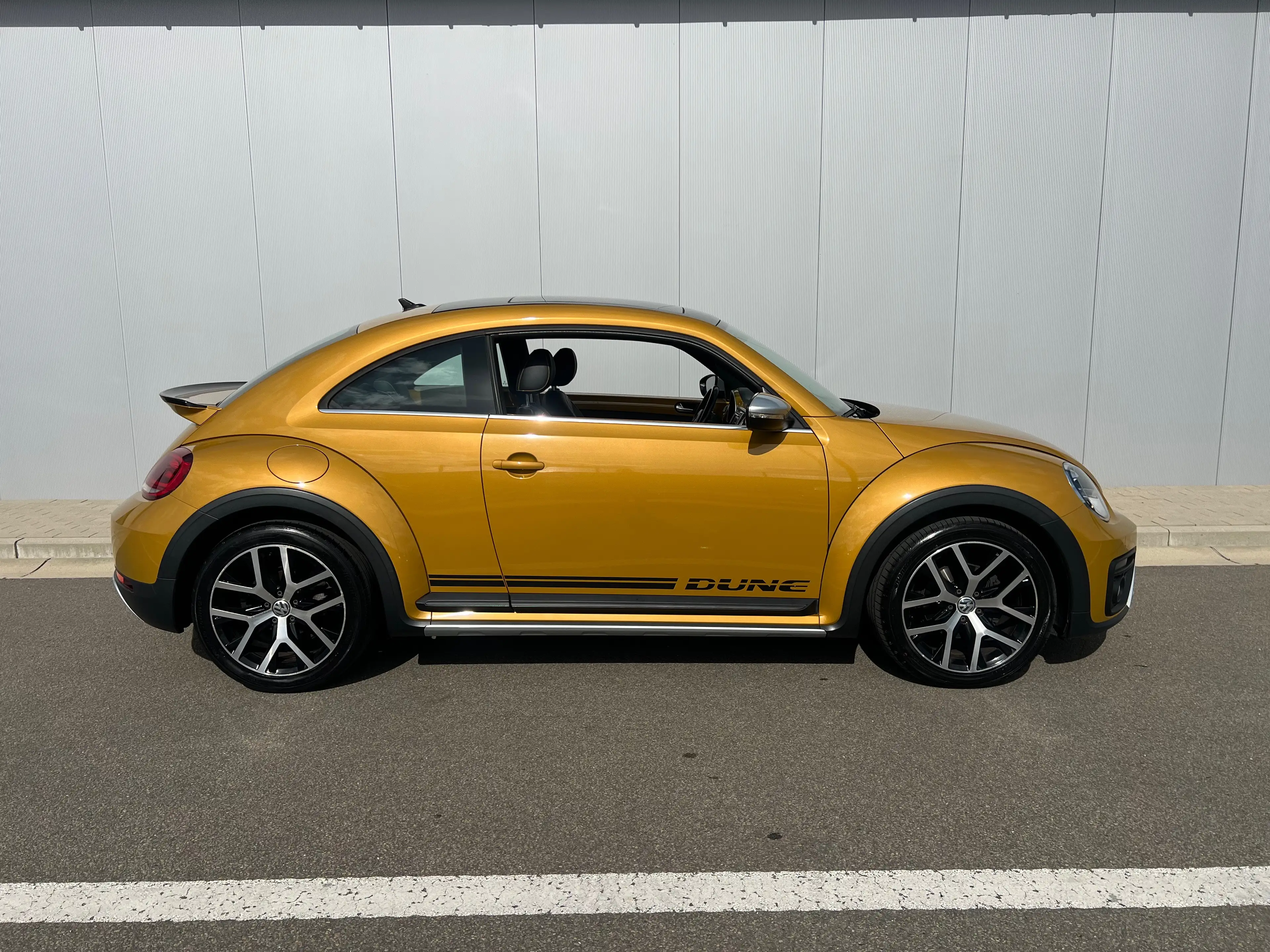 Volkswagen Beetle Beetle 2.0 CR TDi Dune - Boite Aut DSG - — photo 3