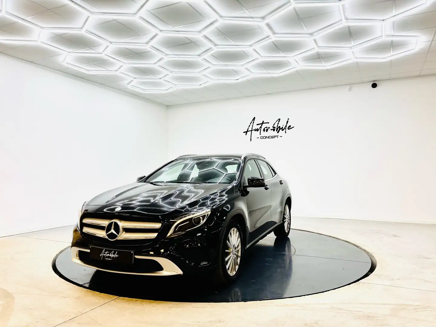 Mercedes-Benz GLA 200 ✅1AN GARANTIE✅CARNET COMPLET✅CAMERA✅1ER PR Чорний - 1