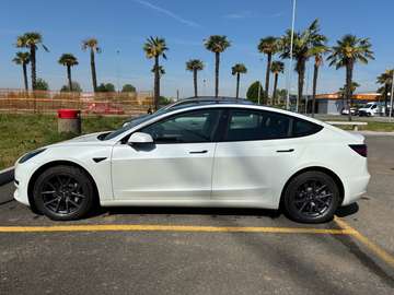 IN TRATTATIVA - Model 3 Standard rwd Plus