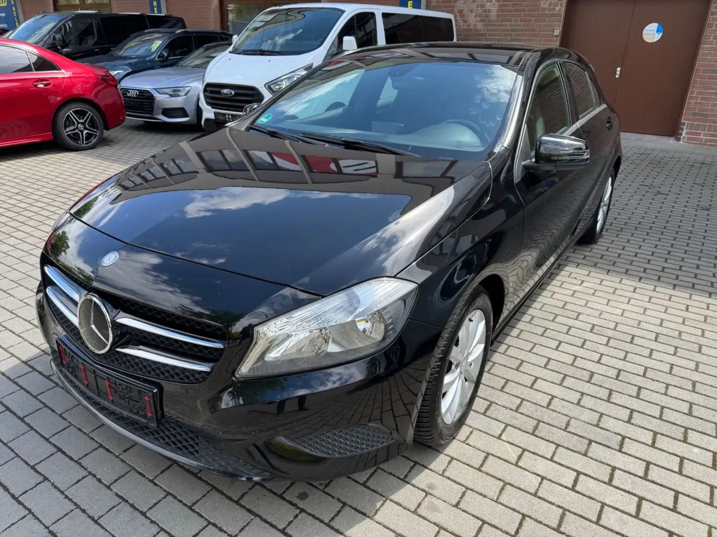 Mercedes-Benz A 180 BlueEfficiency Noir - 1