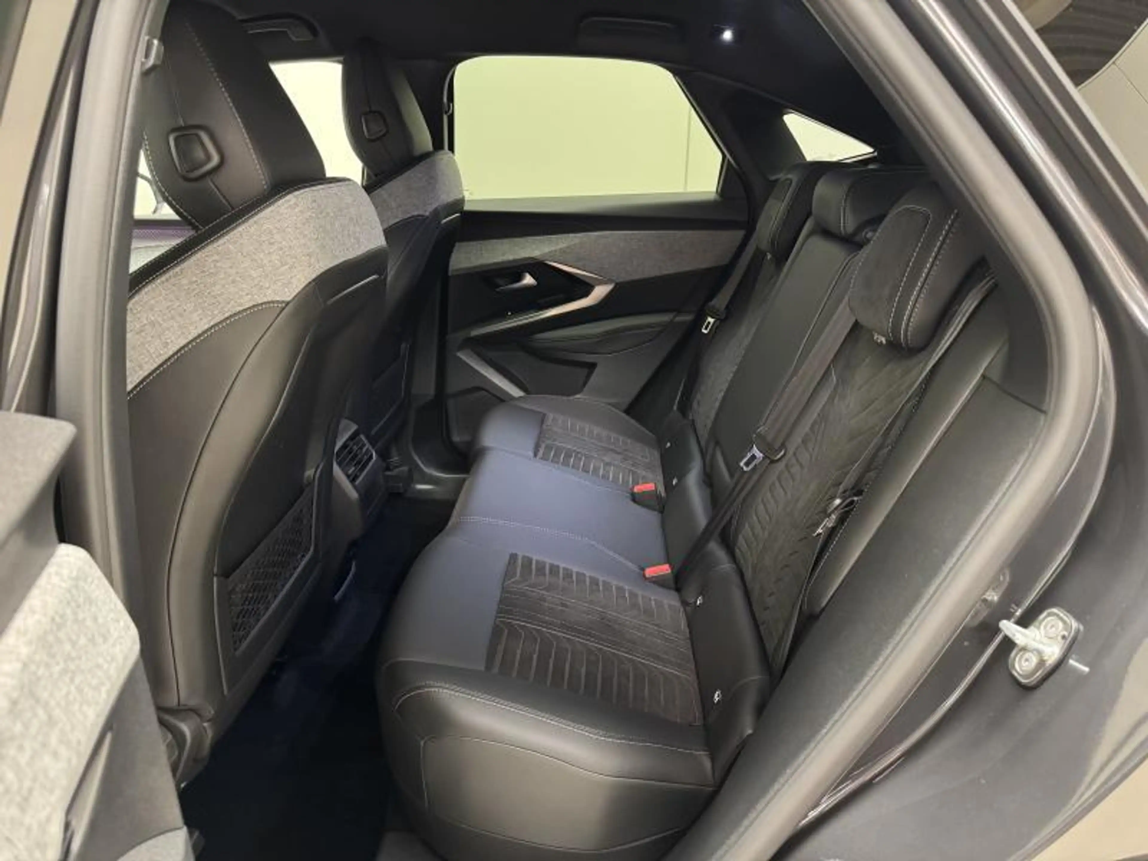 Peugeot 3008 GT 145 MHEV LED|GPS|PDC|CAMERA|ACC|CARPLAY... — photo 11