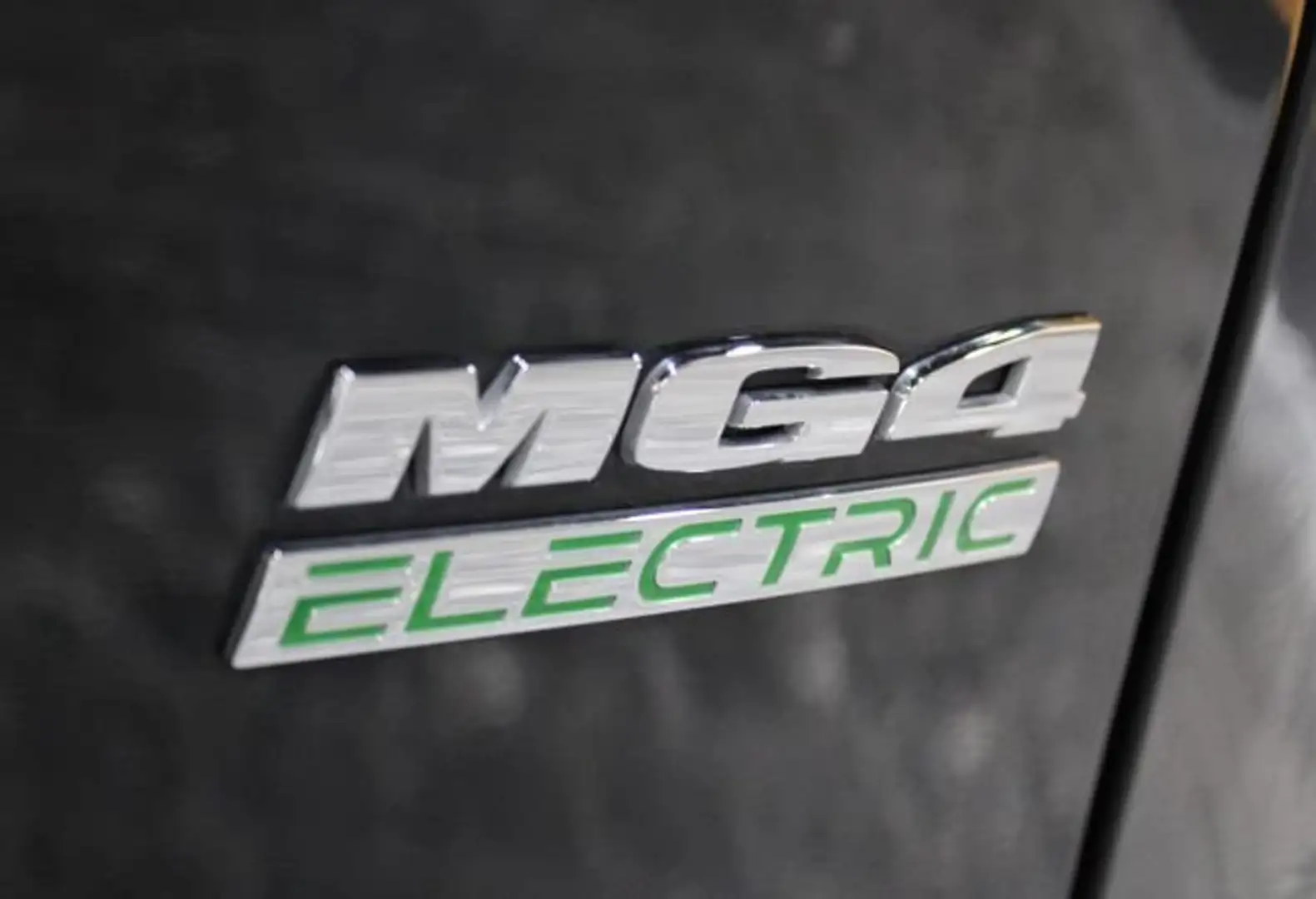 MG MG4 4 Standard 51kWh Negro - 2