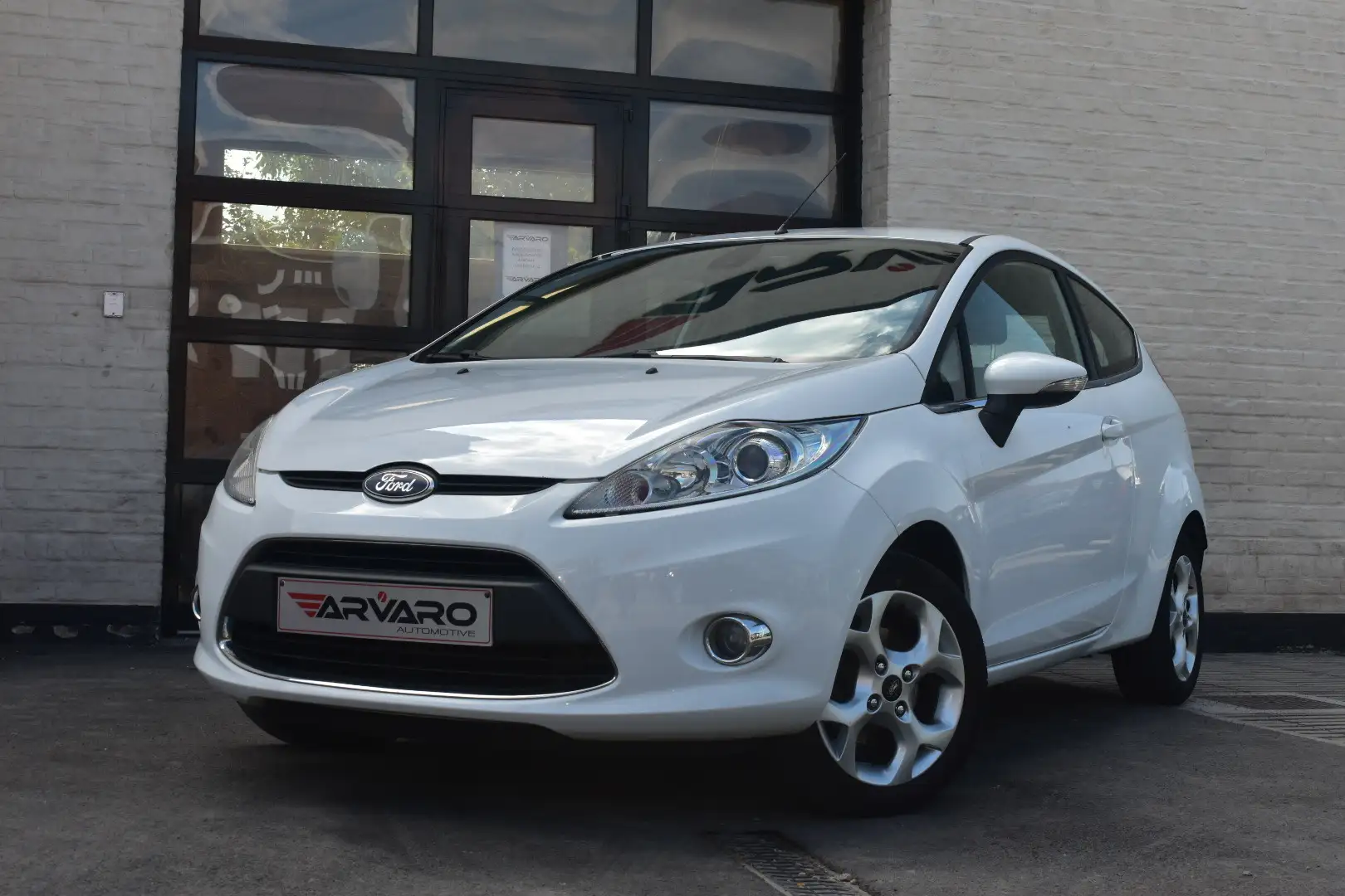 Ford Fiesta 1.25 Titanium Xenon / PDC / 77Dkm / Garantie Wit - 2