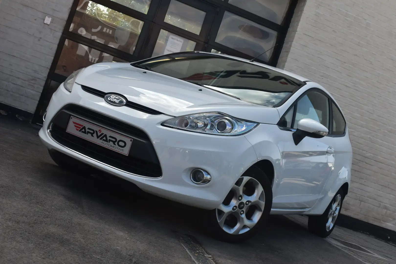 Ford Fiesta 1.25 Titanium Xenon / PDC / 77Dkm / Garantie Wit - 1