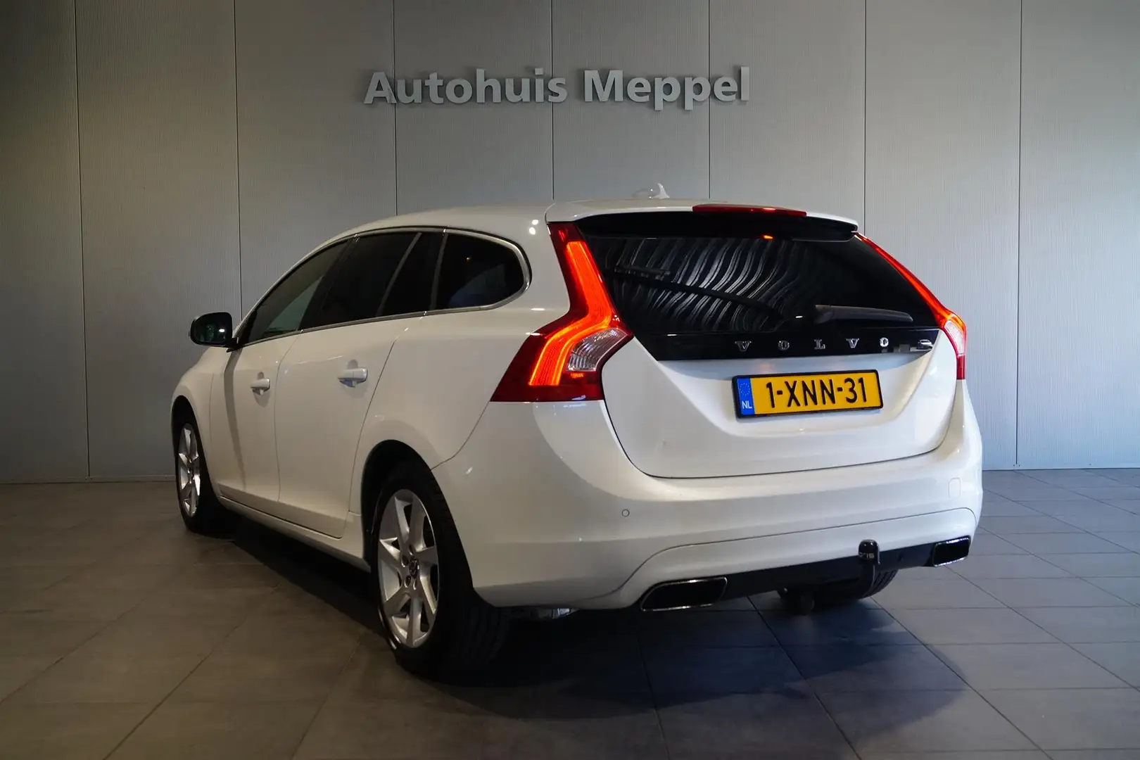 Volvo V60 Summum Editie | LED | Cruise Control | Navigatie | Blanc - 2