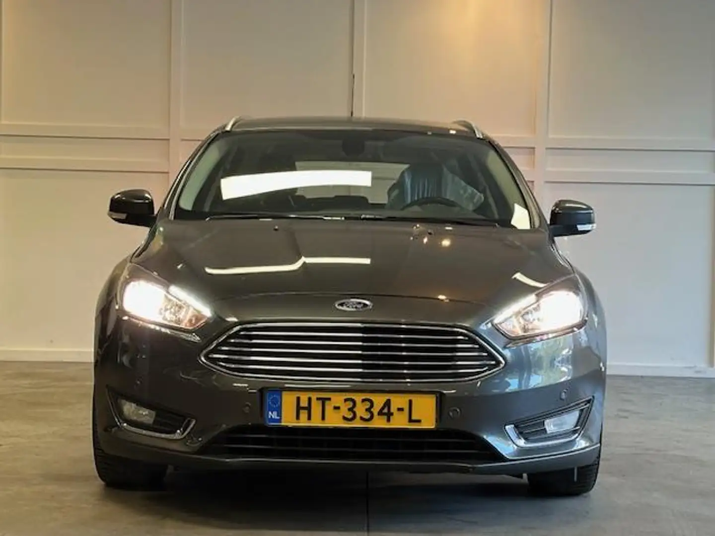 Ford Focus Wagon 1.0 Titanium Edition / 125.268 KM NaP / 2016 Gris - 2