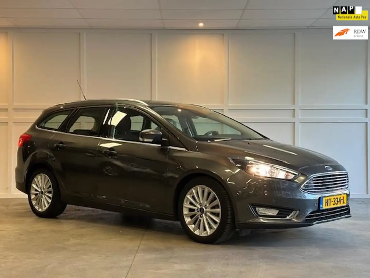 Ford Focus Wagon 1.0 Titanium Edition / 125.268 KM NaP / 2016 Gris - 1