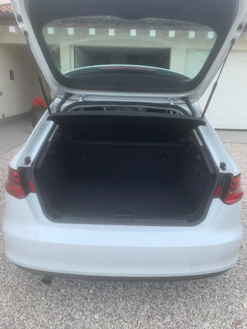 Audi A3 sportback 1,6 D ambiente Bianco - 2