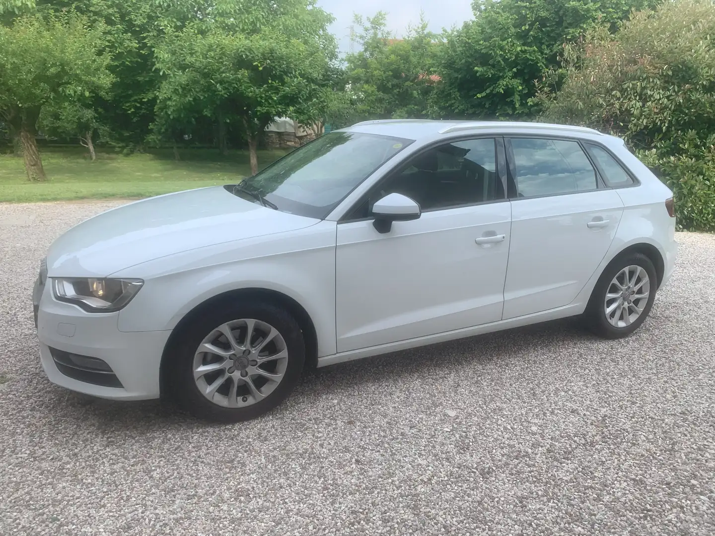 Audi A3 sportback 1,6 D ambiente Bianco - 1