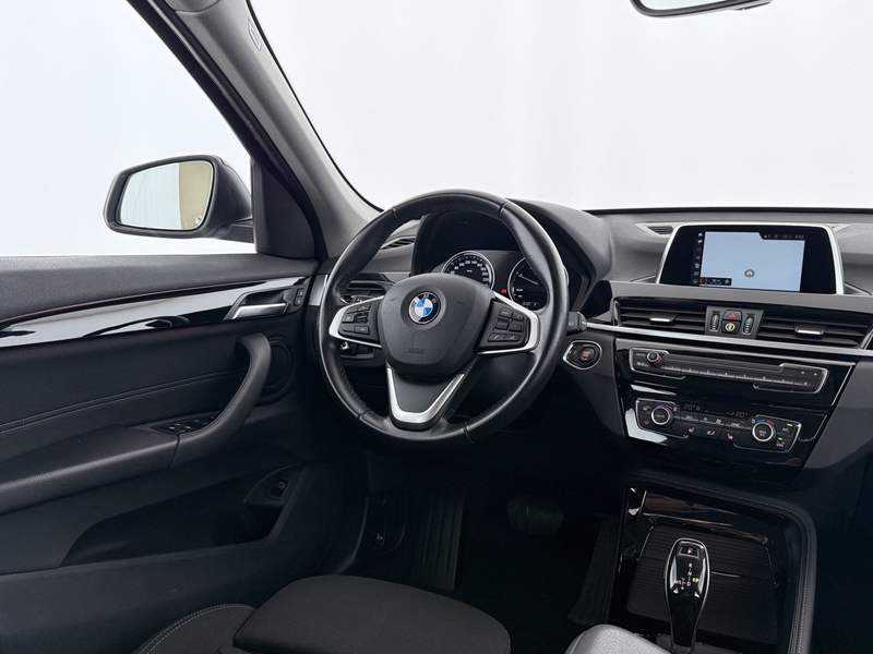 BMW X1 sDrive16d Sport Line Aut LED NAV R-CAM SITZHZG — photo 14