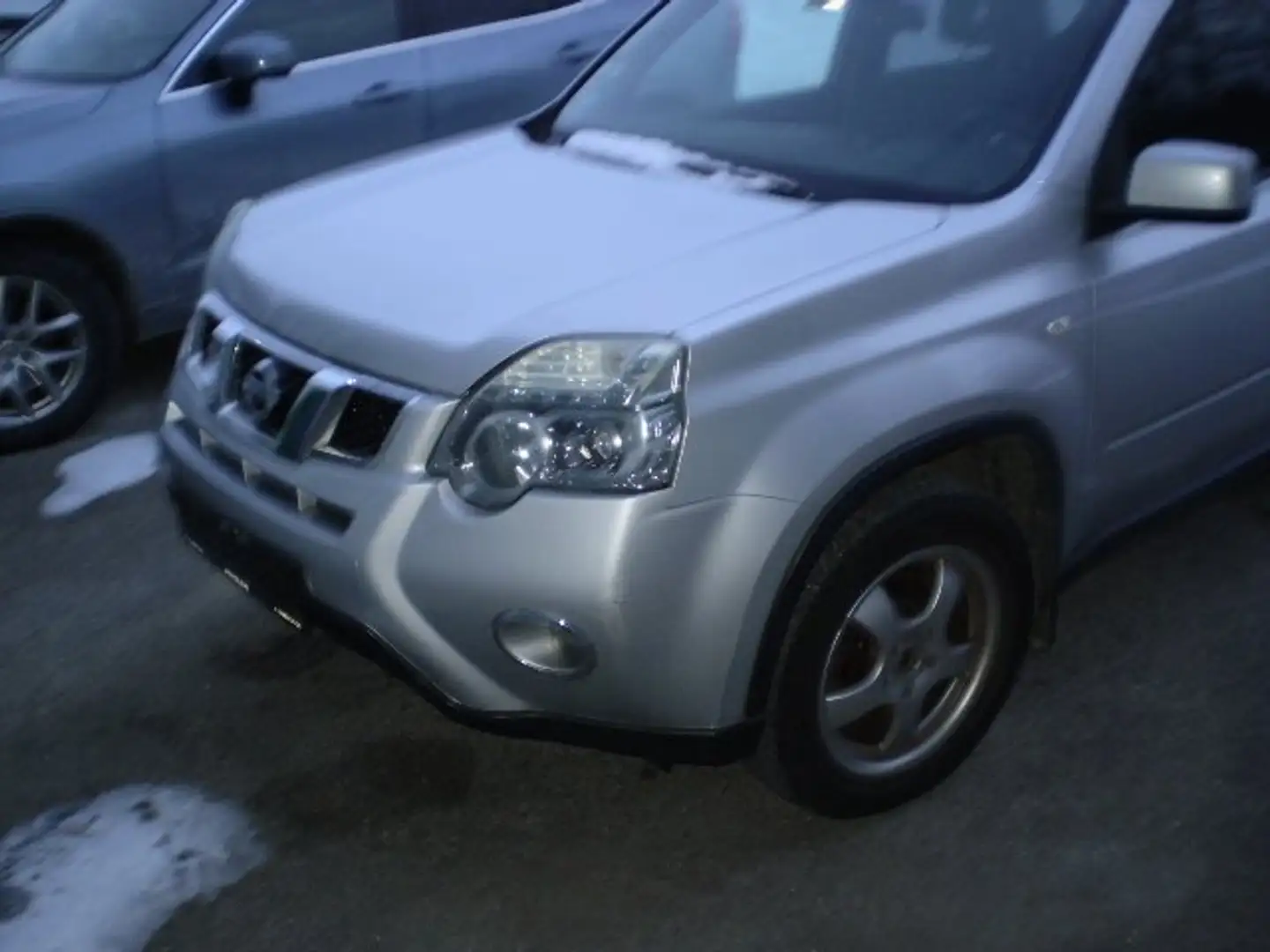 Nissan X-Trail X-TRAIL 4x4 SE 2,0 dCi DPF SE Silber - 1