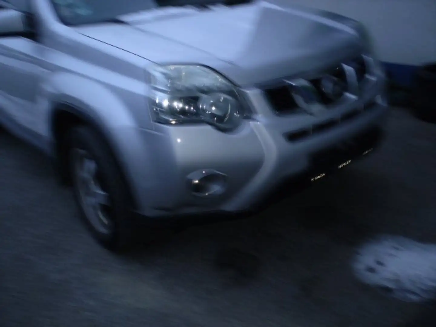 Nissan X-Trail X-TRAIL 4x4 SE 2,0 dCi DPF SE Silber - 2